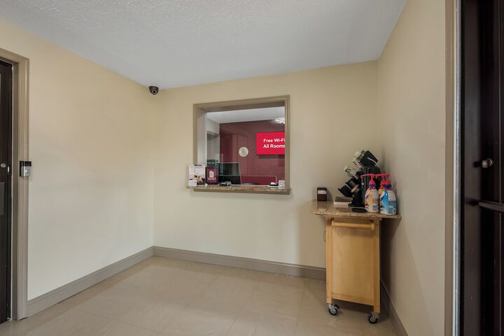 Red Roof Inn & Suites Vineland - Buena
