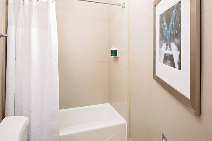 Room 17 of 28