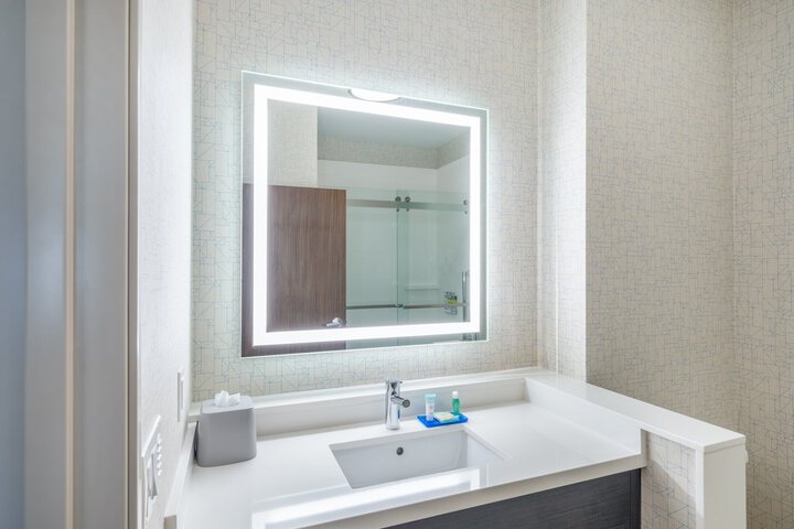 Holiday Inn Express & Suites Watertown by IHG