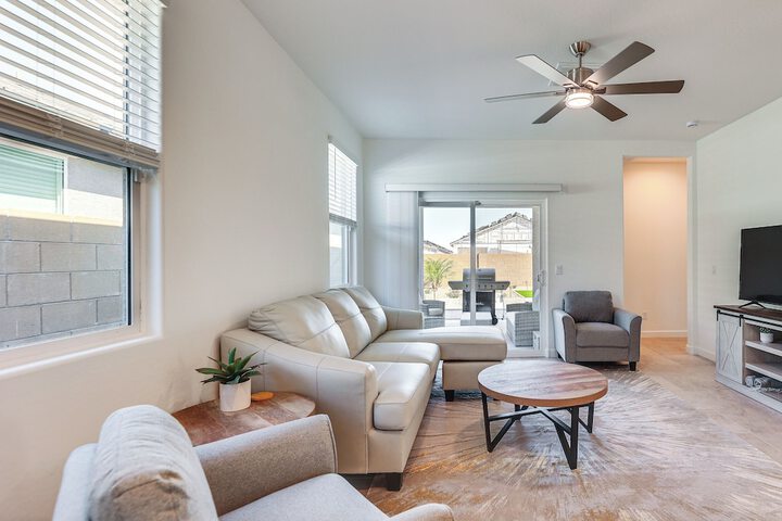 Maricopa Home w / Putting Green & Covered Patio!
