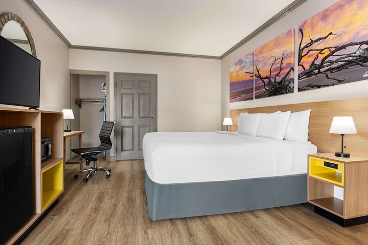 Room 14 of 36