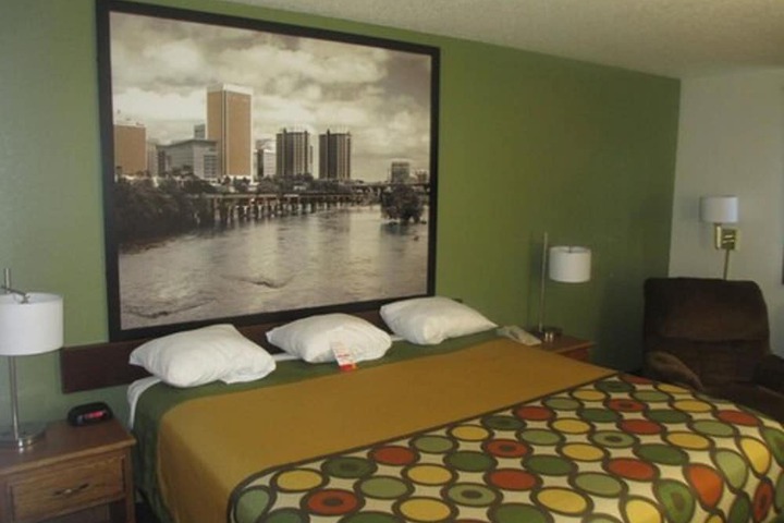 Room 3 of 9