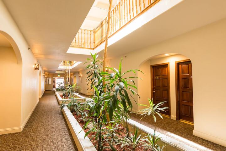 Ballroom/Hall 39 of 43