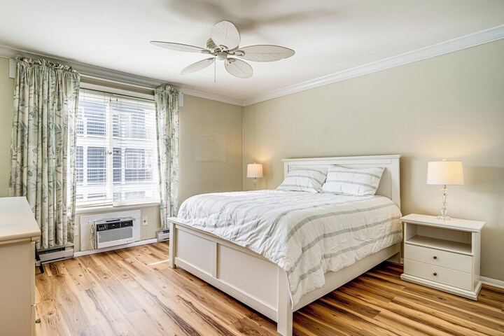 Steps to Sand & Surf! Couples Haven in Brigantine