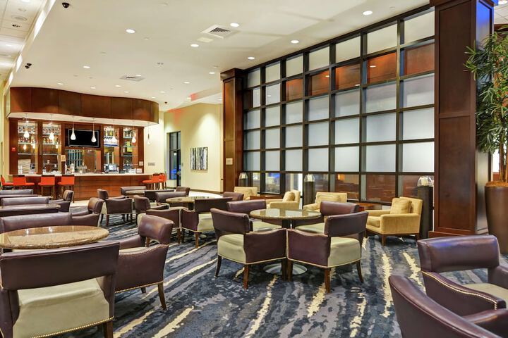 Lounge 70 of 78