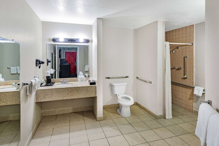 Room 34 of 60