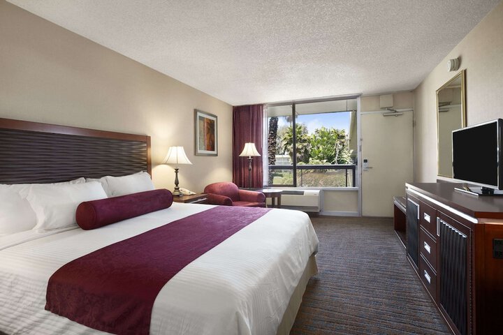 Room 13 of 21