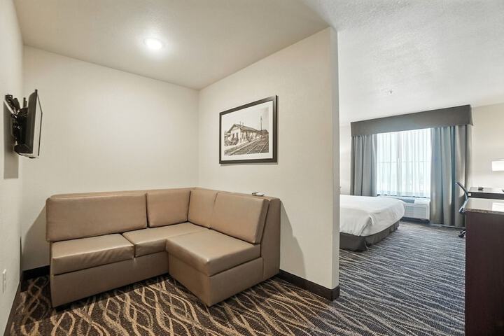 Cobblestone Hotel & Suites-Bellefontaine