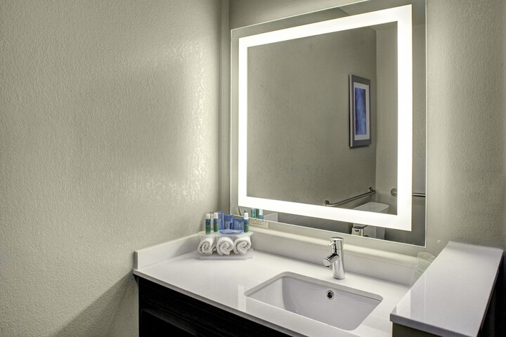 Holiday Inn Express & Suites Coldwater by IHG