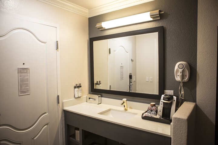 Room 34 of 38