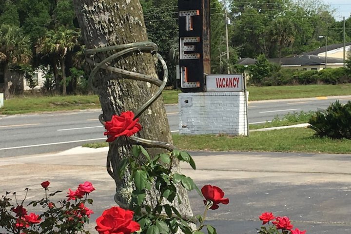 Skylark Motel