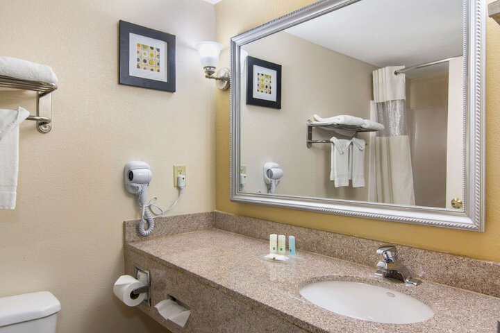 Room 10 of 25