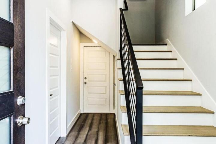 Montrose Guesthouse Suites by Dunyha