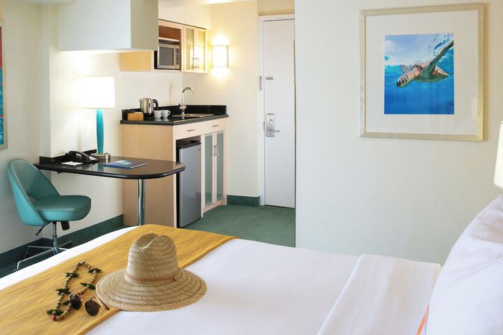 Coconut Waikiki Hotel