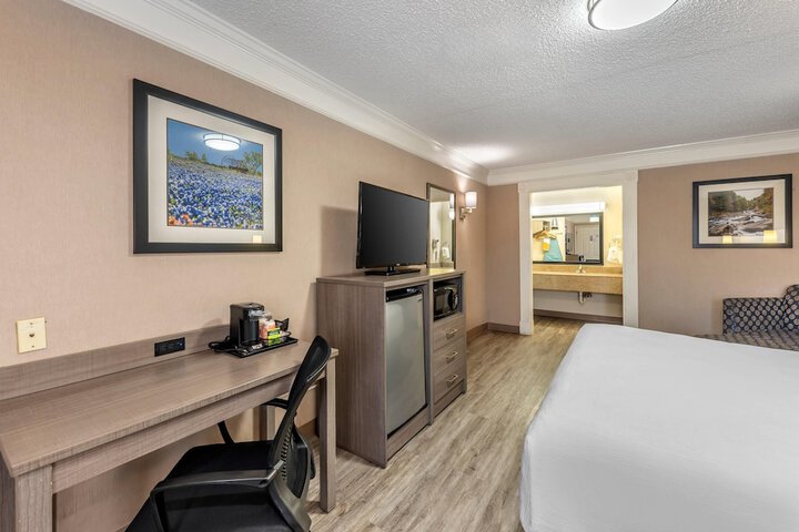 Quality Inn Near Lake Marble Falls