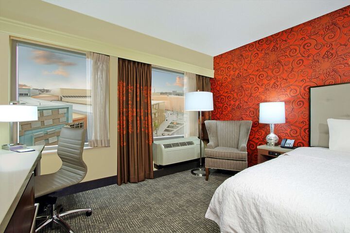 Hampton Inn & Suites Columbus-Downtown