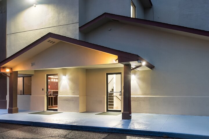 Hotel 5 of 34