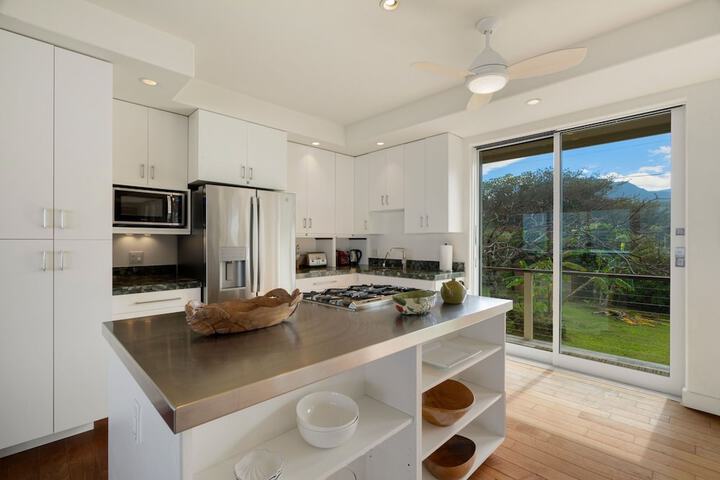 King Hale 4 Bedroom Home by RedAwning