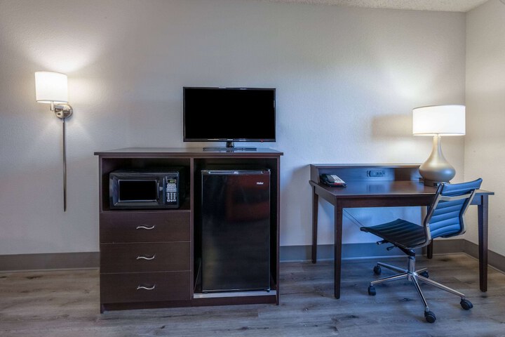 Room 10 of 31