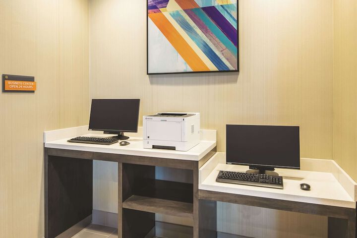 Business Center 34 of 34