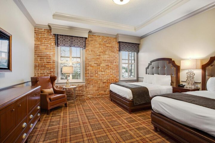 Room 6 of 17