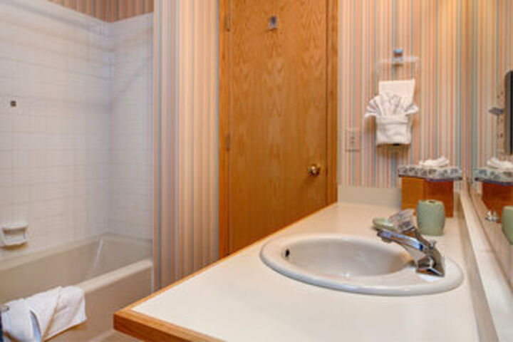 Park City Condo with Indoor Hot Tub by RedAwning