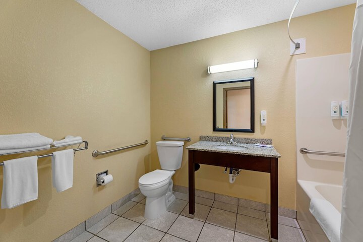 Quality Inn & Suites Bellville - Mansfield