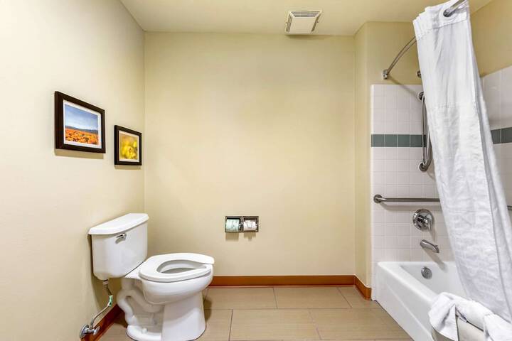 Room 8 of 37