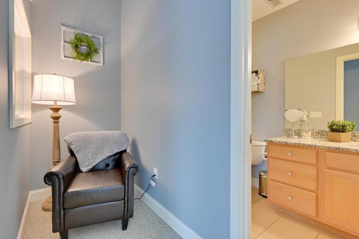 Bright Condo w / Community Perks: Near Ski Quechee!
