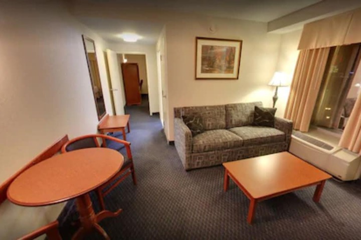 Room 21 of 77