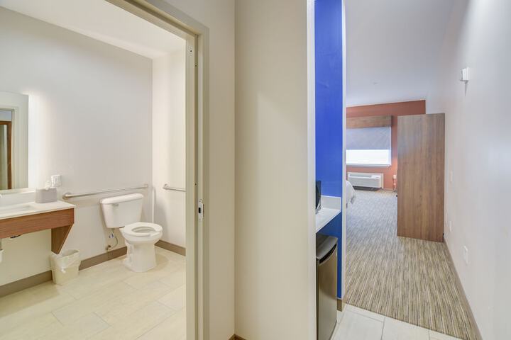 Room 53 of 86