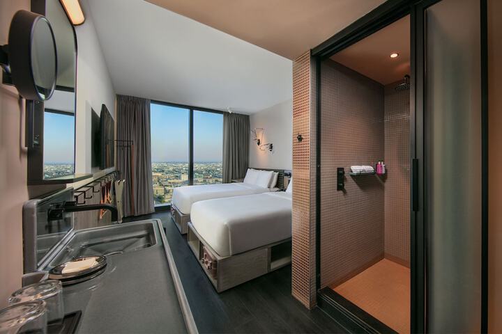 Room 18 of 82