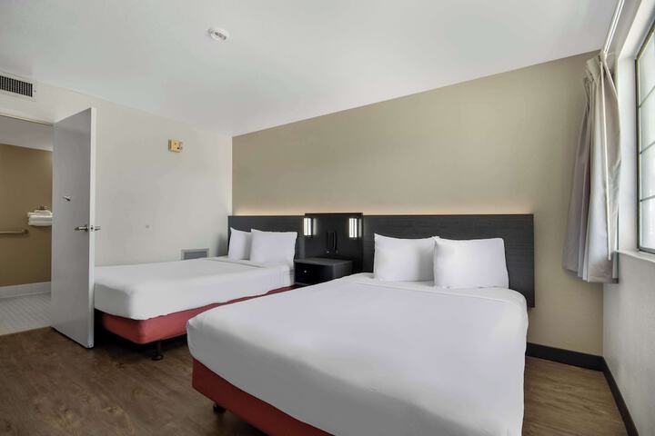 Room 15 of 33