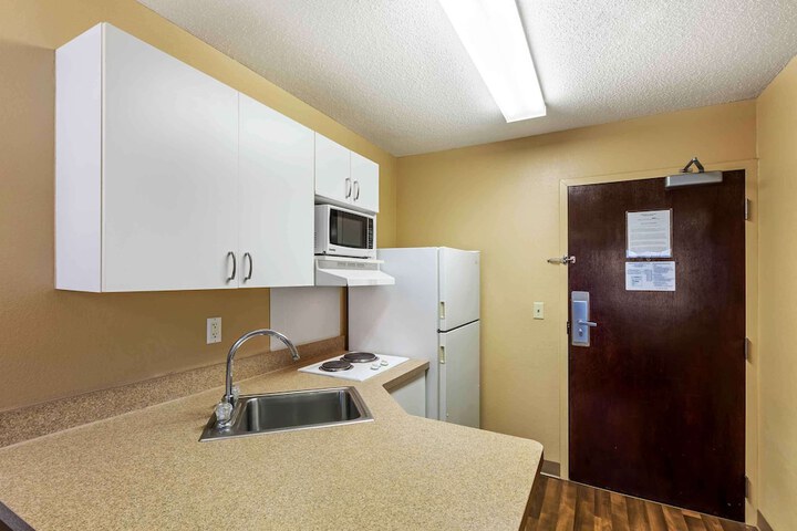 Extended Stay America Select Suites - Milwaukee - Waukesha