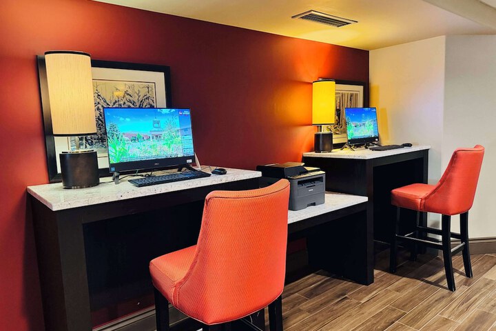 Business Center 27 of 27