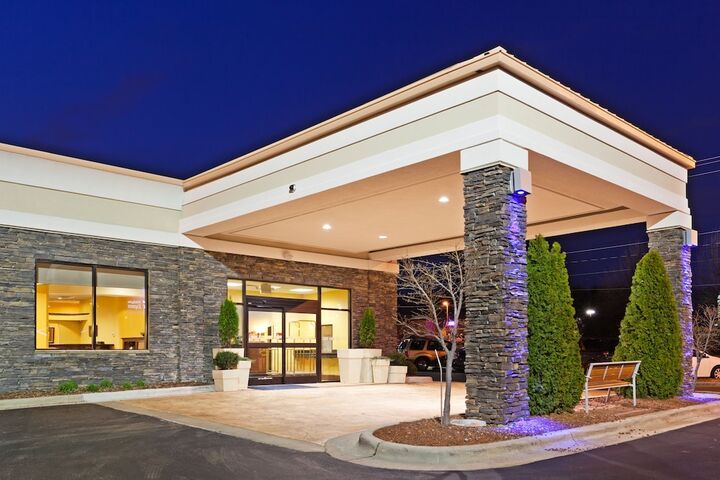 Hotel 5 of 56