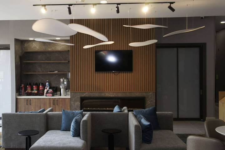 La Quinta Inn & Suites by Wyndham Manchester / Arnold AFB