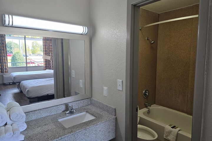 Room 8 of 17