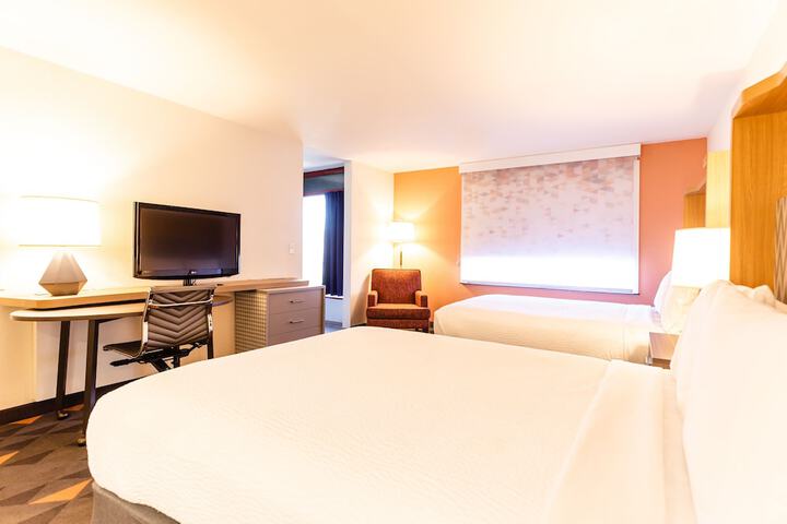 Room 35 of 60