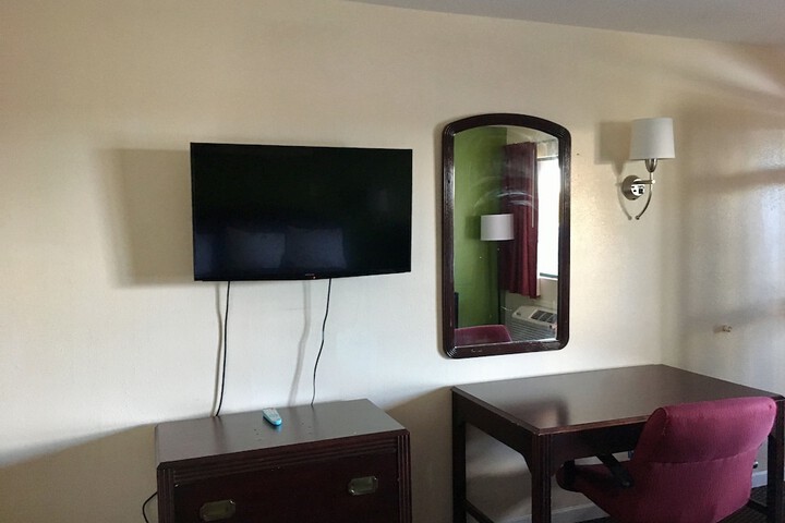 Room 18 of 28