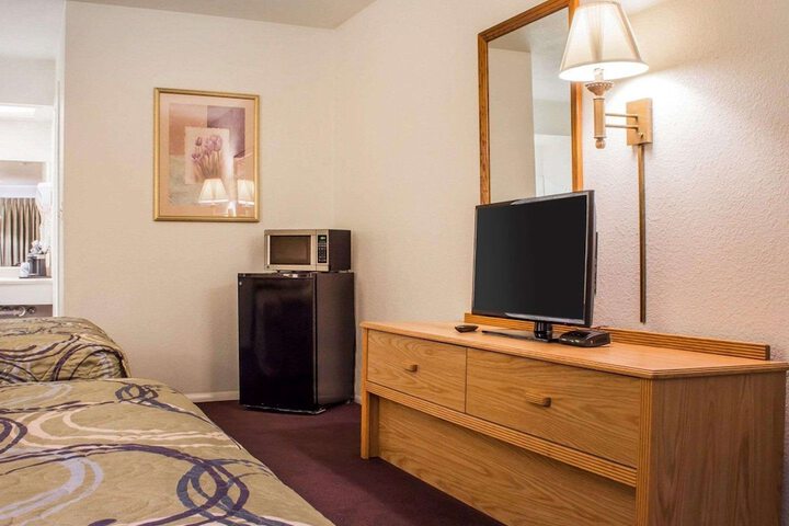Room 13 of 28