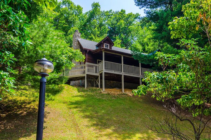 Highland Hills Motel and Cabins – a Master Hosts Resort