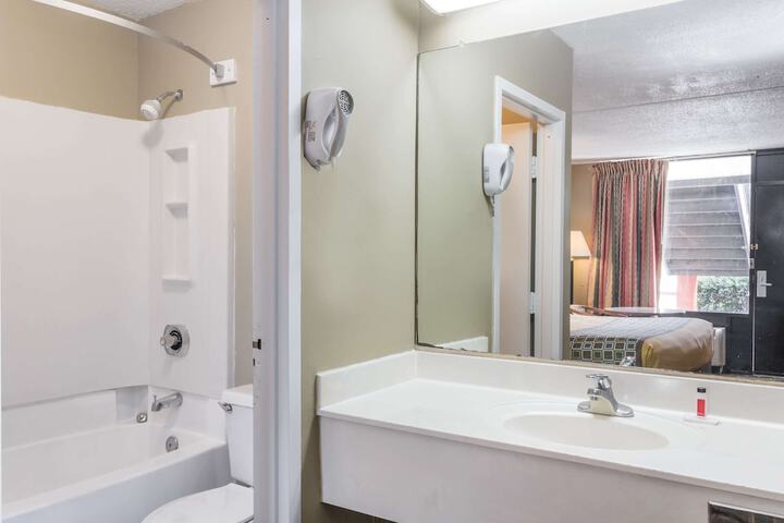 Room 9 of 34