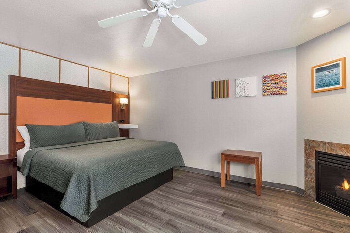 Travelodge by Wyndham Depoe Bay