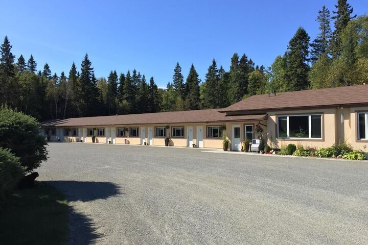 Parkway Motel