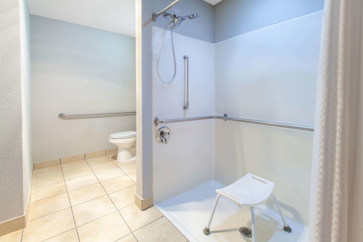 Room 8 of 25