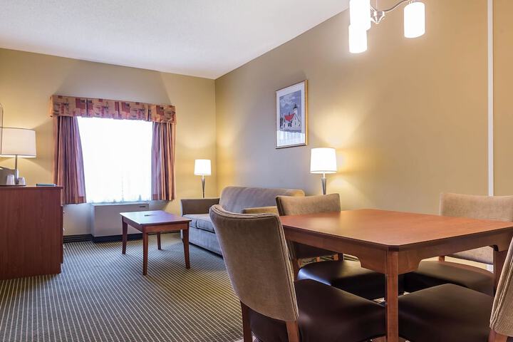 Room 18 of 108