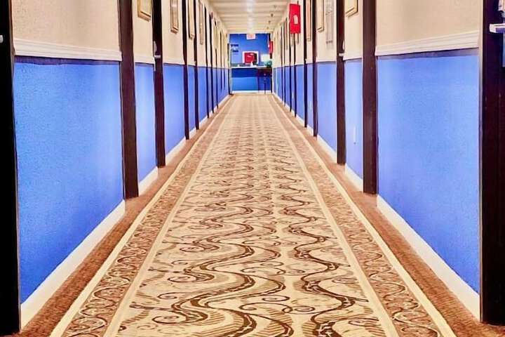 Ballroom/Hall 26 of 27