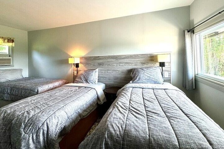 Room 4 of 8