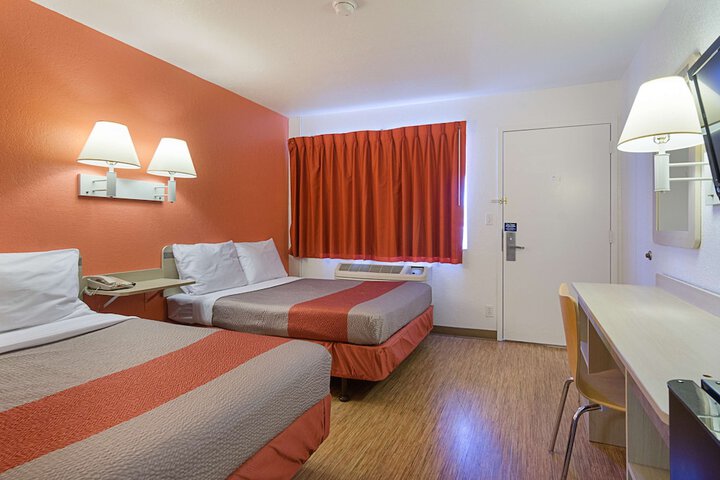 Room 34 of 74